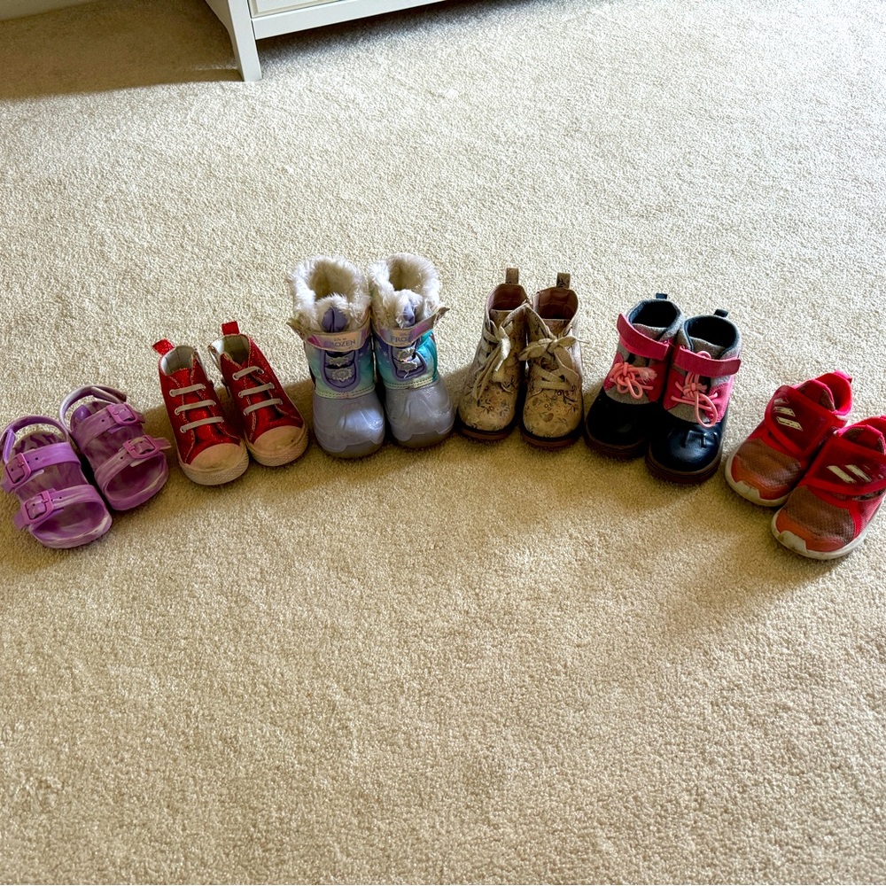 Six pairs of girls shoes! 4 toddler size 7 and 2 toddler size 8